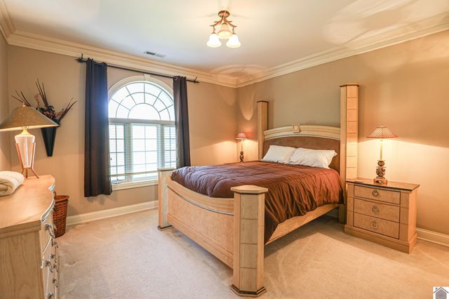 23 Tralee Ct, Benton, KY 42025