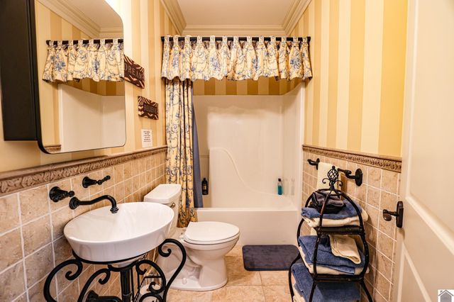 23 Tralee Ct, Benton, KY 42025
