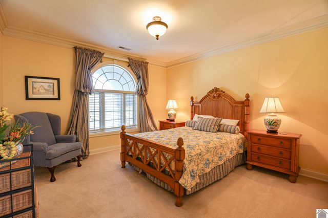 23 Tralee Ct, Benton, KY 42025