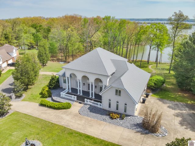 23 Tralee Ct, Benton, KY 42025