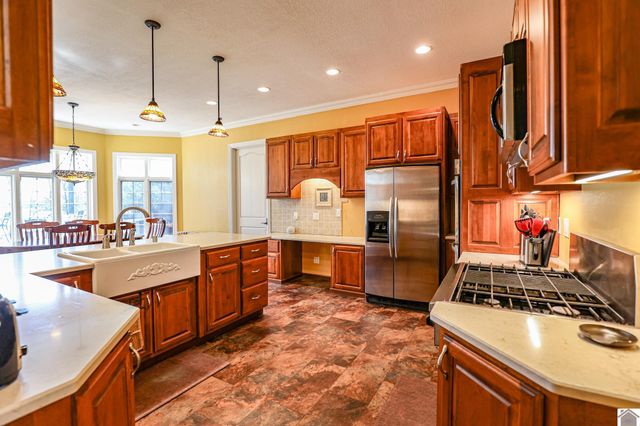 23 Tralee Ct, Benton, KY 42025
