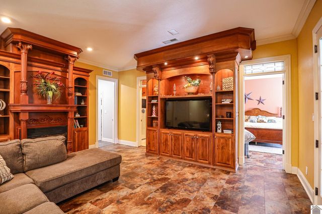 23 Tralee Ct, Benton, KY 42025