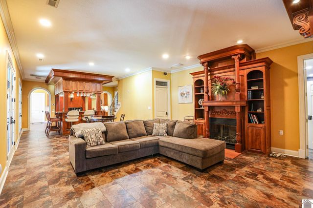 23 Tralee Ct, Benton, KY 42025