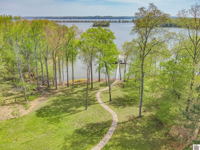 23 Tralee Ct, Benton, KY 42025