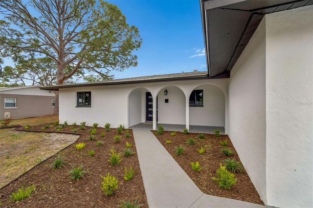 2550 GOMAZ WAY S, St Petersburg, FL 33712