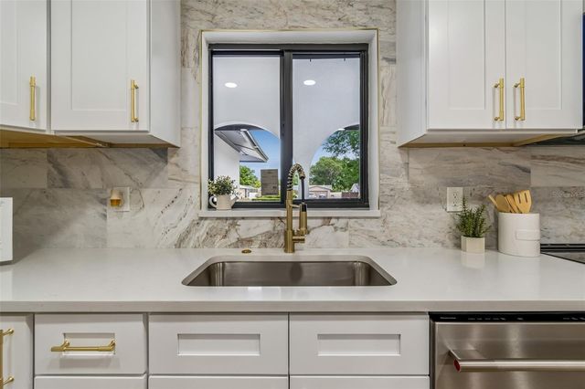 2550 GOMAZ WAY S, St Petersburg, FL 33712