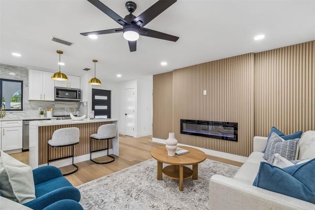 2550 GOMAZ WAY S, St Petersburg, FL 33712