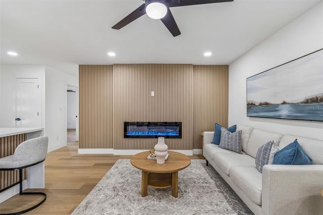 2550 GOMAZ WAY S, St Petersburg, FL 33712