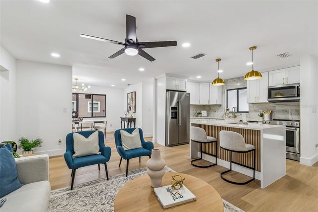 2550 GOMAZ WAY S, St Petersburg, FL 33712