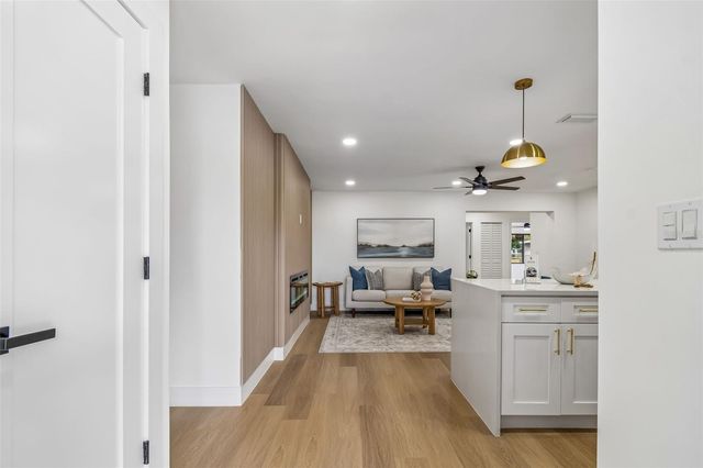 2550 GOMAZ WAY S, St Petersburg, FL 33712