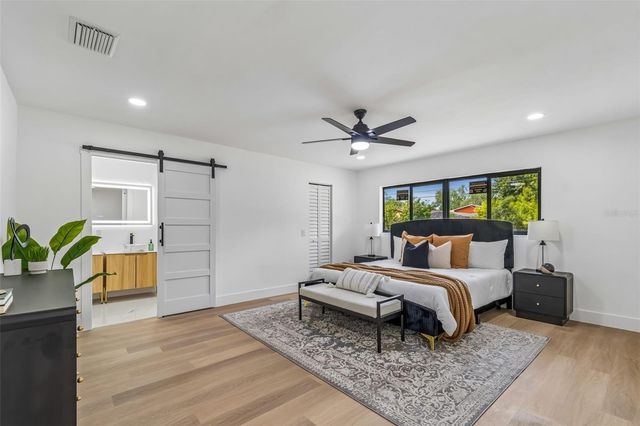 2550 GOMAZ WAY S, St Petersburg, FL 33712