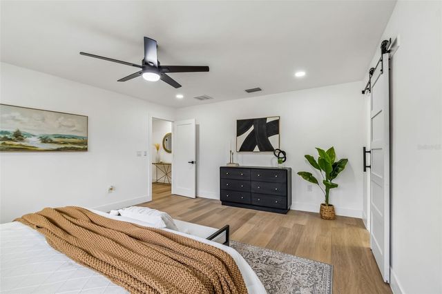 2550 GOMAZ WAY S, St Petersburg, FL 33712