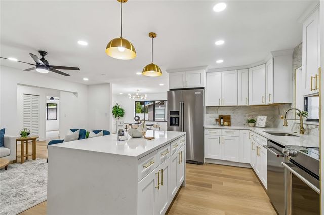 2550 GOMAZ WAY S, St Petersburg, FL 33712