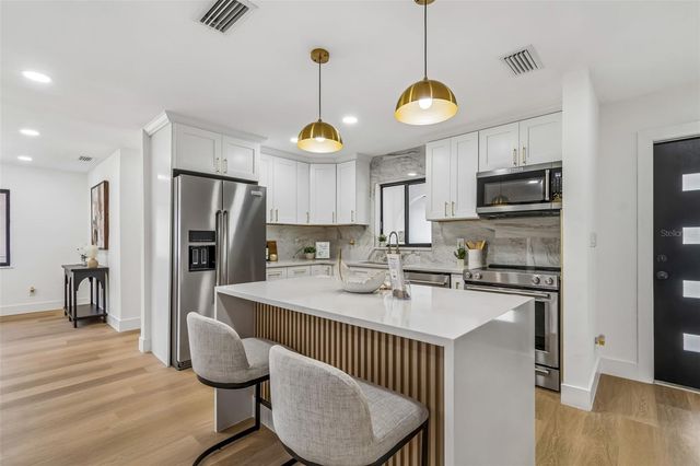 2550 GOMAZ WAY S, St Petersburg, FL 33712