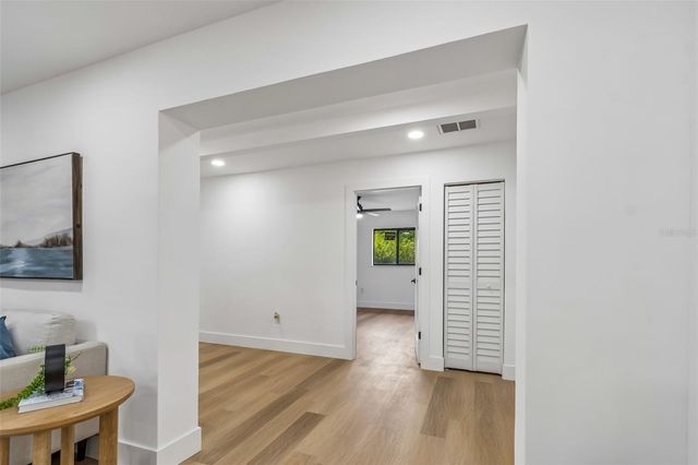 2550 GOMAZ WAY S, St Petersburg, FL 33712