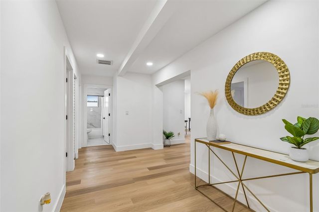 2550 GOMAZ WAY S, St Petersburg, FL 33712