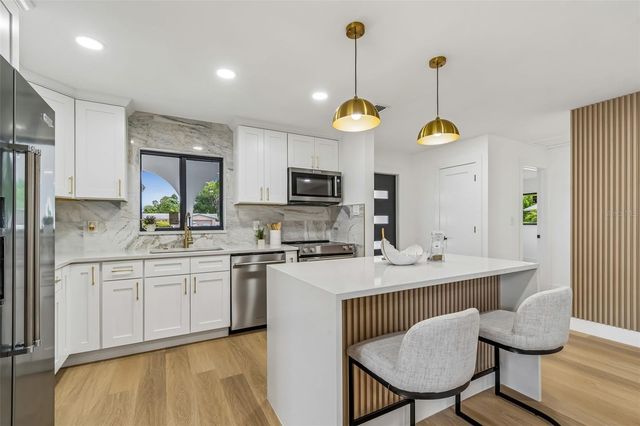 2550 GOMAZ WAY S, St Petersburg, FL 33712