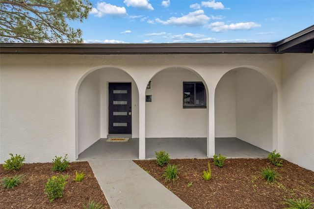 2550 GOMAZ WAY S, St Petersburg, FL 33712