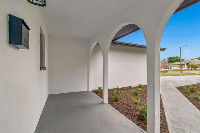 2550 GOMAZ WAY S, St Petersburg, FL 33712