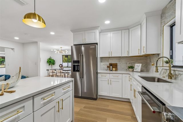 2550 GOMAZ WAY S, St Petersburg, FL 33712