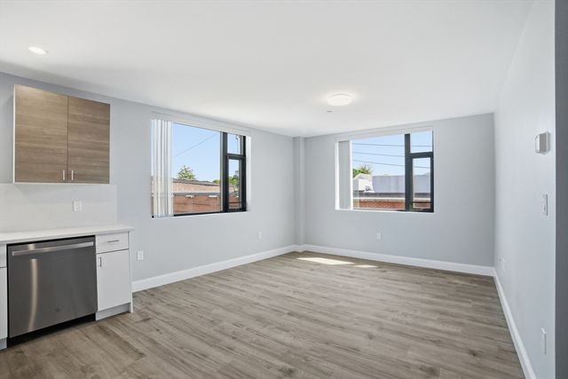 632 Centre St 204, Boston, MA 02139