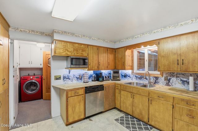 8993 W Twin Lakes RD, Rathdrum, ID 83858