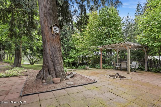 8993 W Twin Lakes RD, Rathdrum, ID 83858