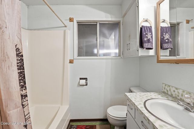8993 W Twin Lakes RD, Rathdrum, ID 83858