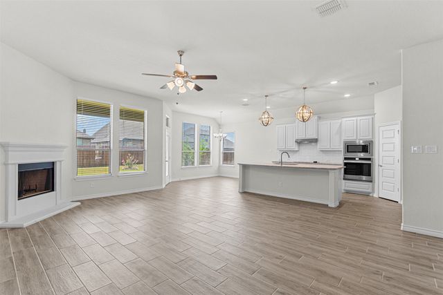 112 Mockingbird Hill Drive, Joshua, TX 76058