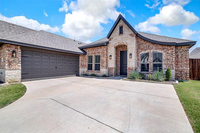 112 Mockingbird Hill Drive, Joshua, TX 76058
