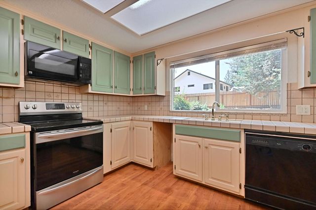 24050 Carson Dr, Pioneer, CA 95666