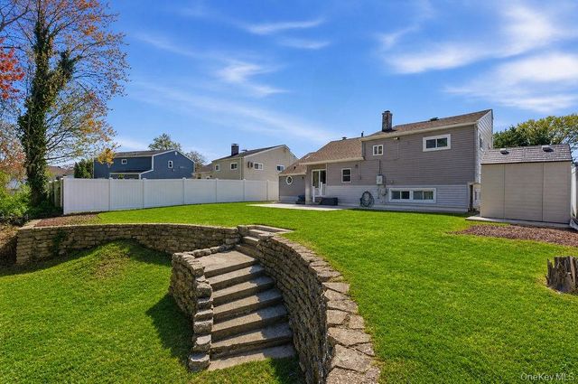 27 Jane Drive, North Babylon, NY 11703