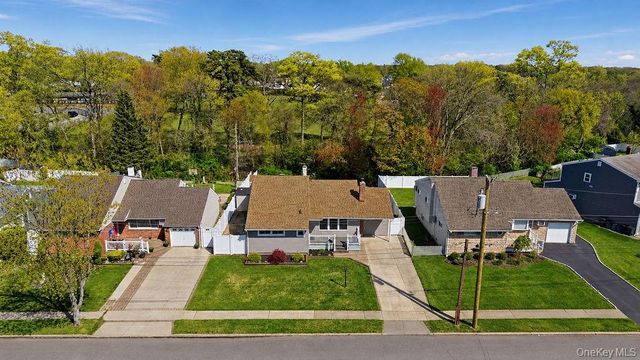 27 Jane Drive, North Babylon, NY 11703