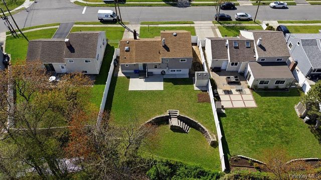 27 Jane Drive, North Babylon, NY 11703