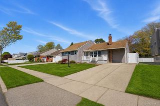 27 Jane Drive, North Babylon, NY 11703