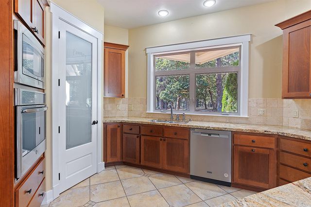 6995 Monument Drive, Grants Pass, OR 97526