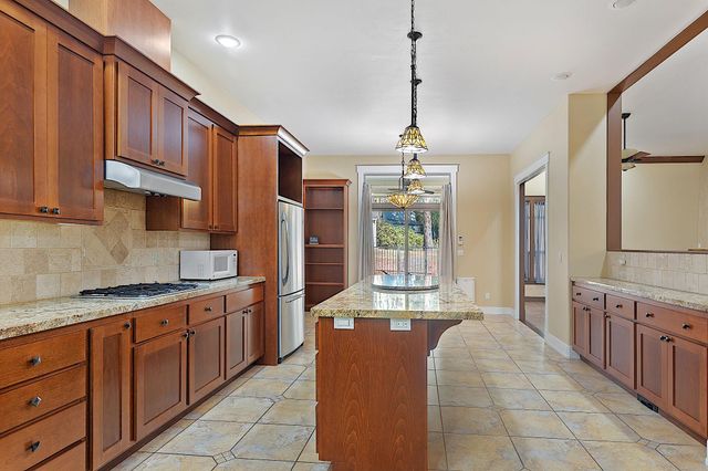 6995 Monument Drive, Grants Pass, OR 97526