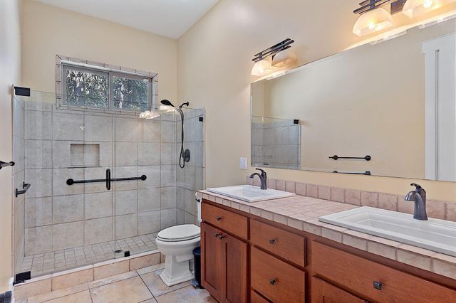 6995 Monument Drive, Grants Pass, OR 97526