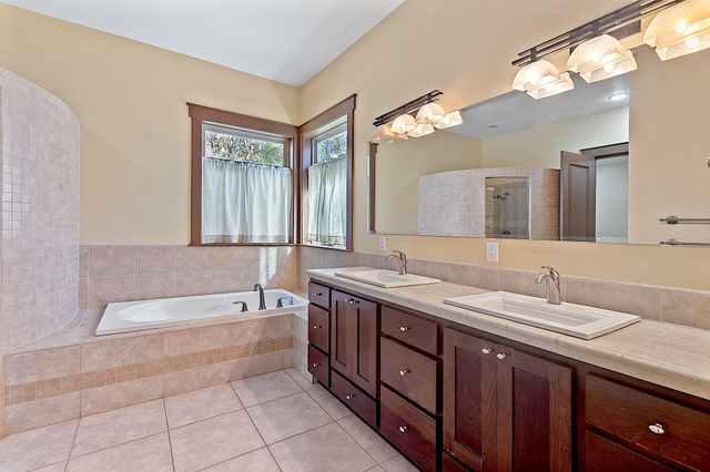 6995 Monument Drive, Grants Pass, OR 97526