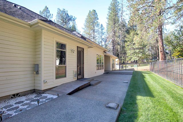 6995 Monument Drive, Grants Pass, OR 97526