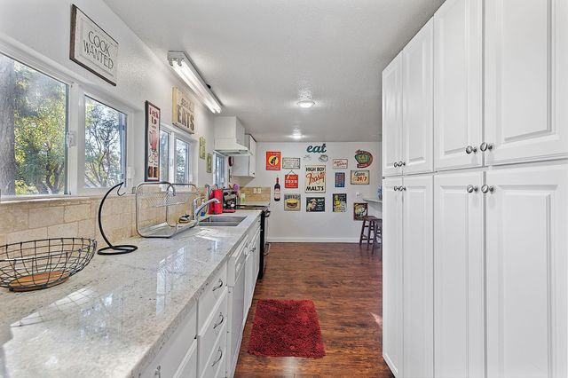 6995 Monument Drive, Grants Pass, OR 97526