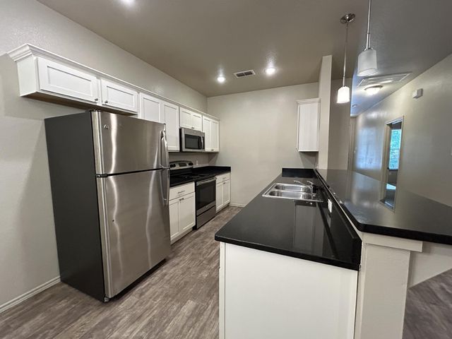 2134 10th Street, Lubbock, TX 79401