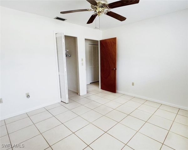 699 110th AVE N Unit B, Naples, FL 34108