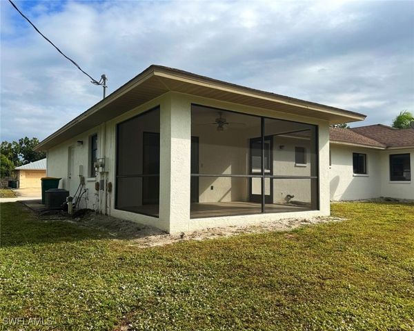 699 110th AVE N Unit B, Naples, FL 34108