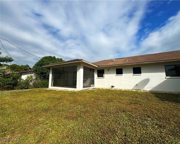 699 110th AVE N Unit B, Naples, FL 34108