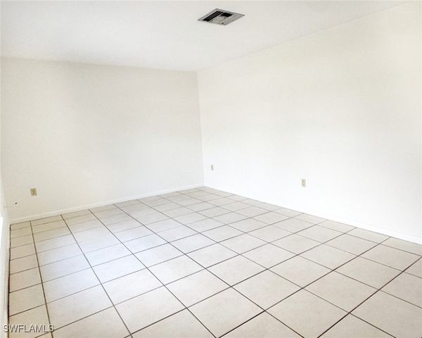 699 110th AVE N Unit B, Naples, FL 34108