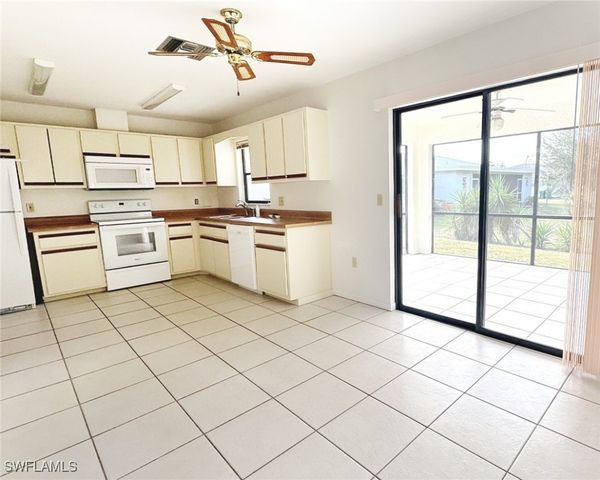 699 110th AVE N Unit B, Naples, FL 34108