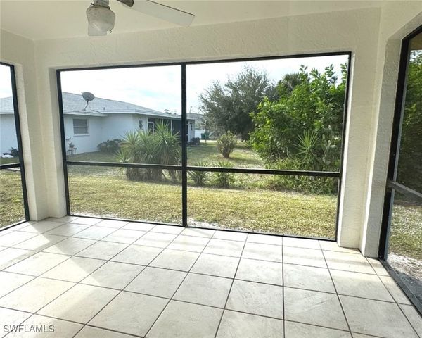 699 110th AVE N Unit B, Naples, FL 34108