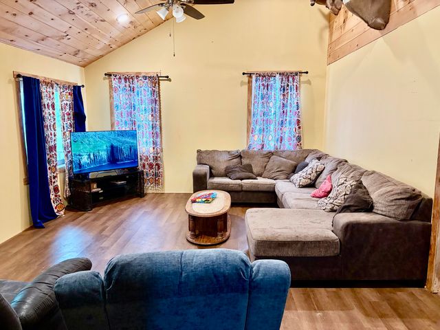 915 Oscar Morgan Road, Strunk, KY 42649