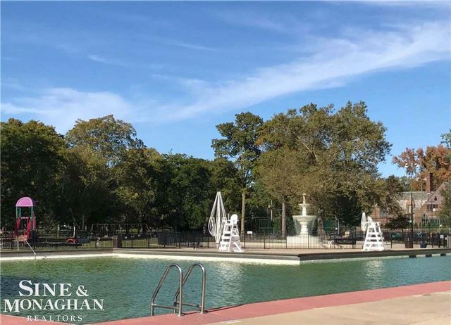 1134 Wayburn Street 2S, Grosse Pointe Park, MI 48236